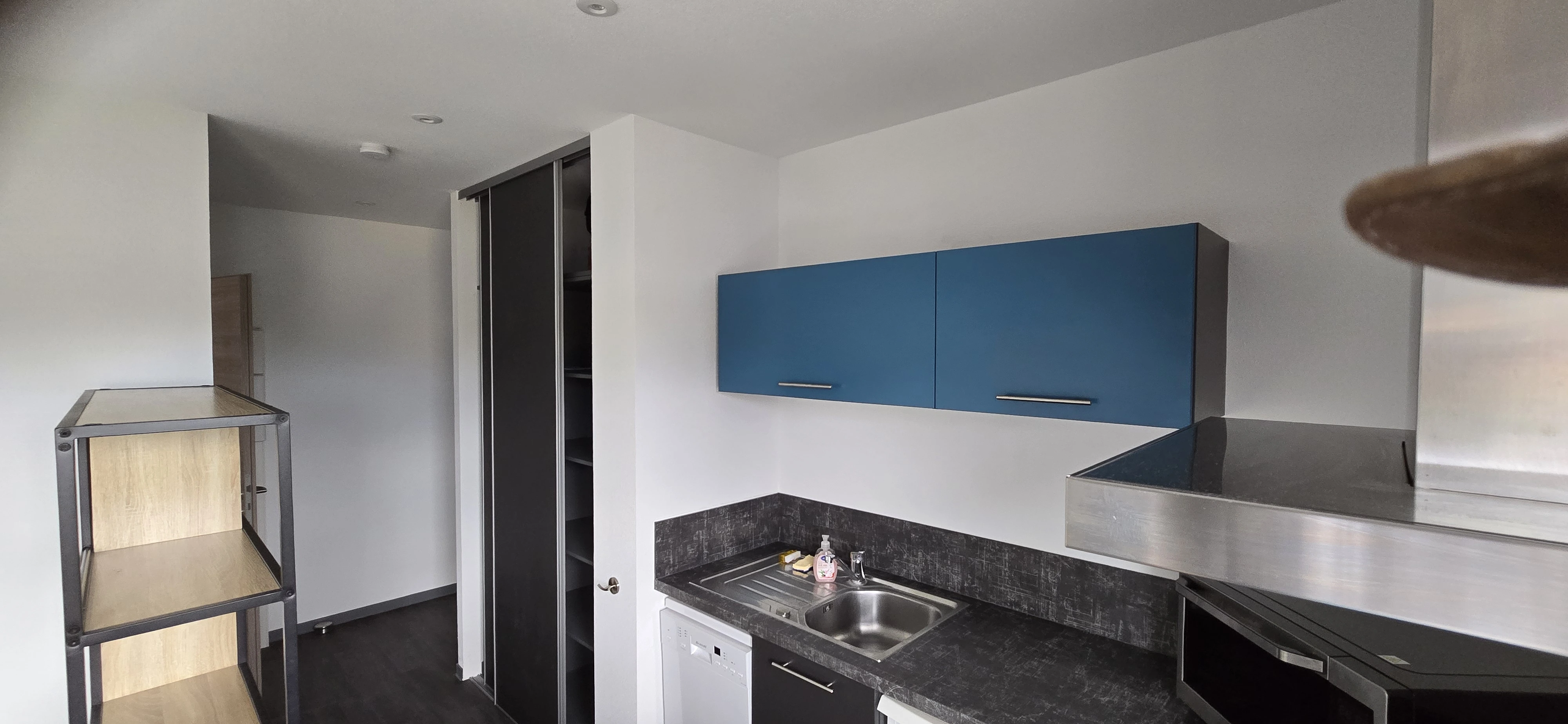 int&eacute;rieur de studio &eacute;quip&eacute; &agrave; montbeliard