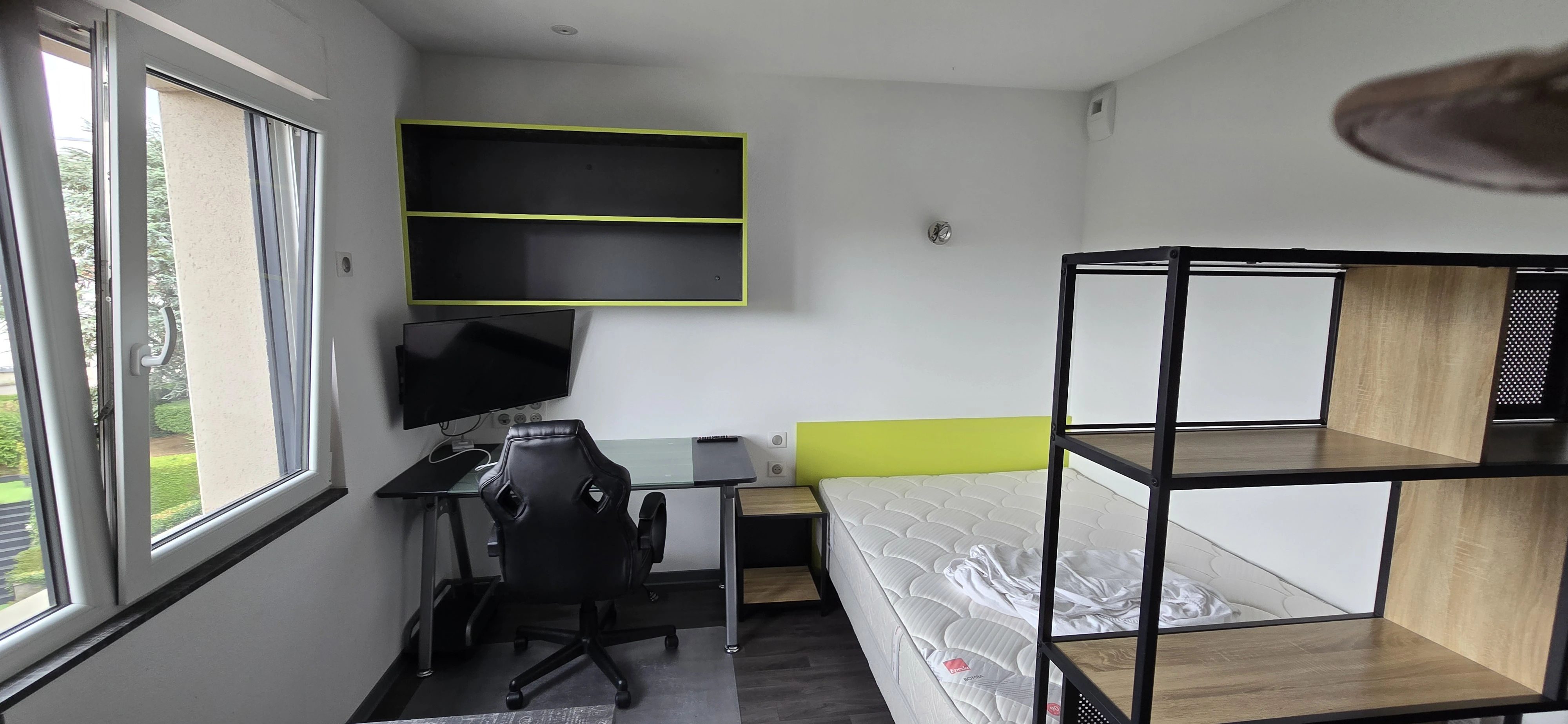 int&eacute;rieur de studio &eacute;quip&eacute; &agrave; montbeliard