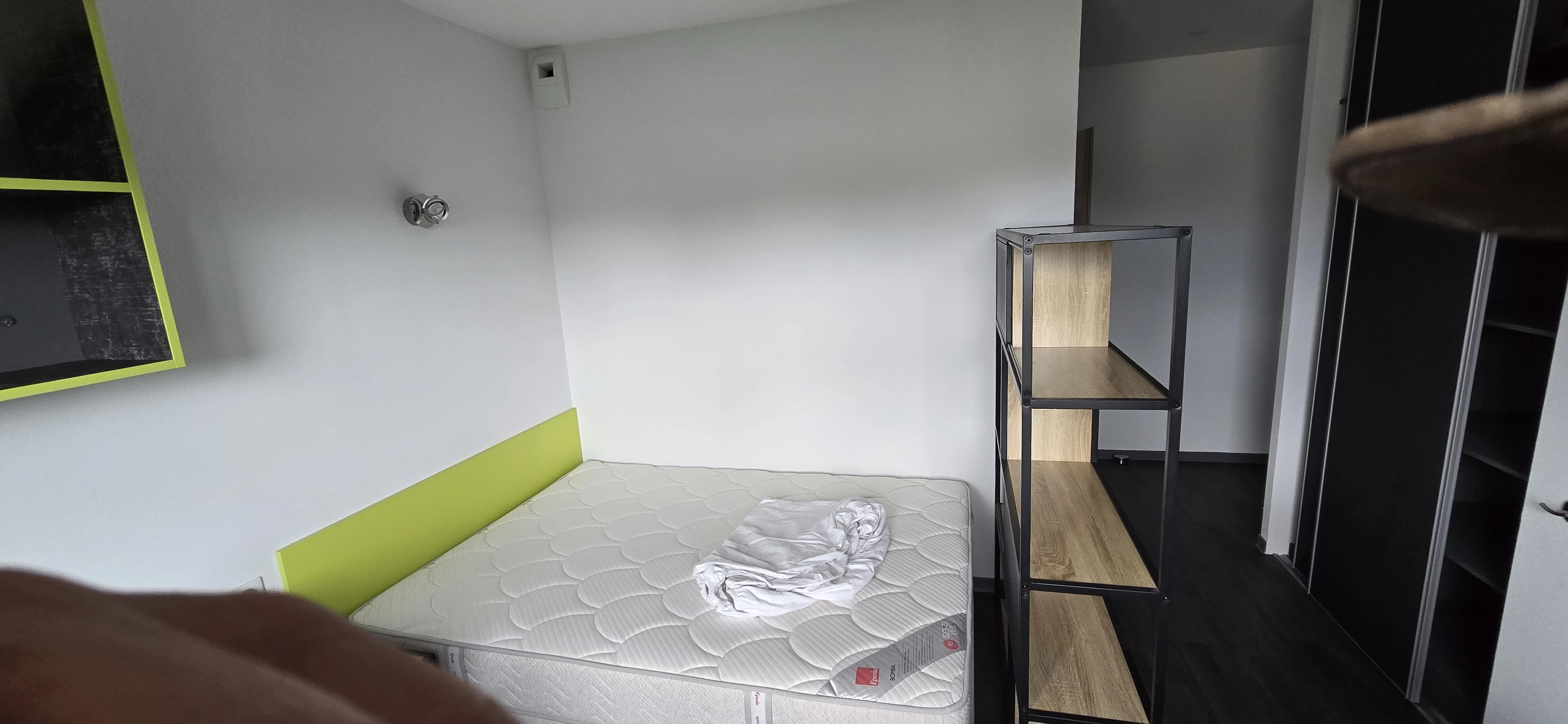 int&eacute;rieur de studio &eacute;quip&eacute; &agrave; montbeliard