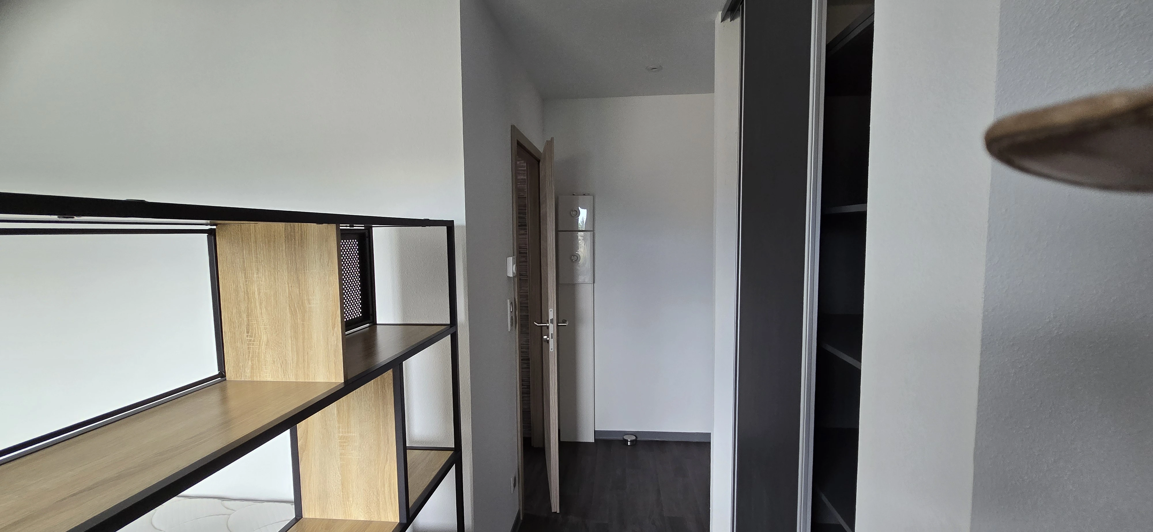 int&eacute;rieur de studio &eacute;quip&eacute; &agrave; montbeliard