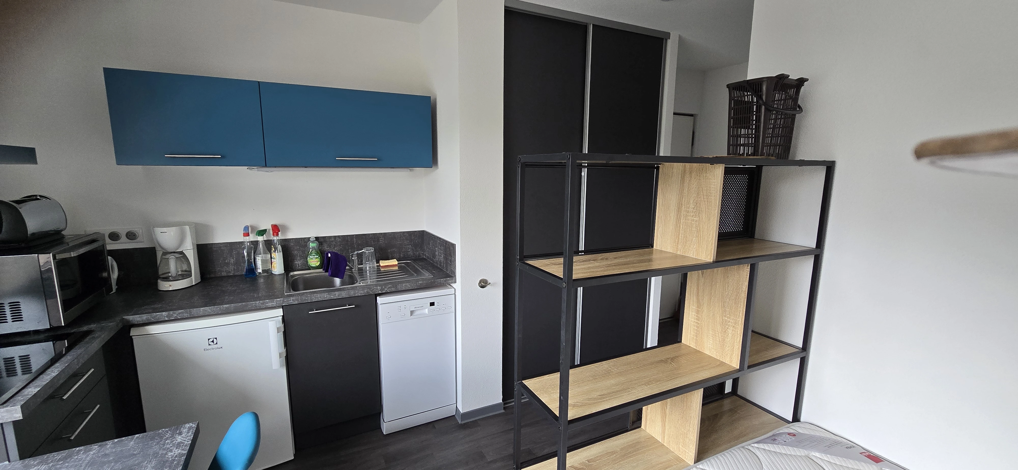 int&eacute;rieur de studio &eacute;quip&eacute; &agrave; montbeliard