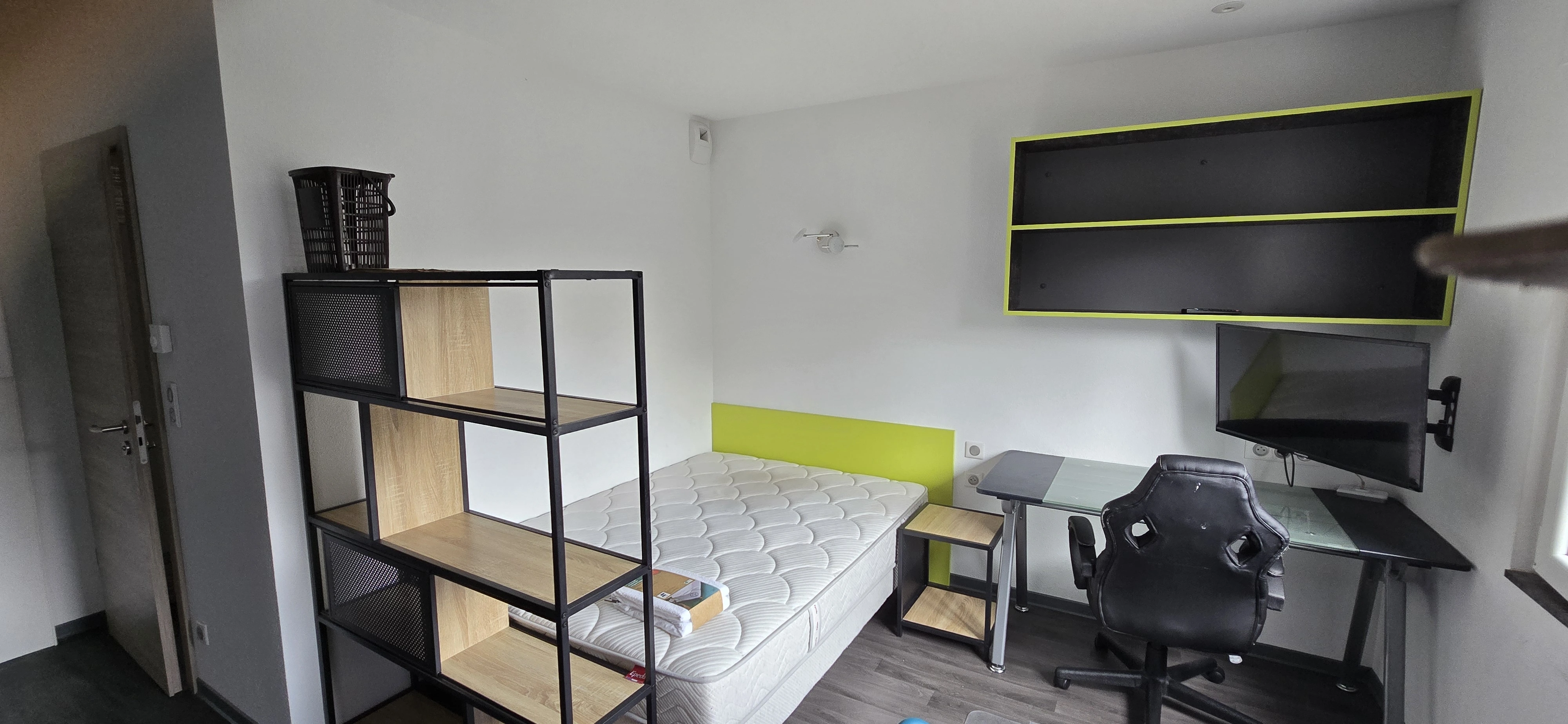 int&eacute;rieur de studio &eacute;quip&eacute; &agrave; montbeliard