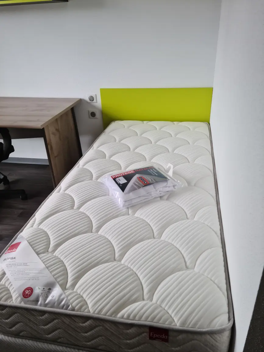 int&eacute;rieur de studio &eacute;quip&eacute; &agrave; montbeliard