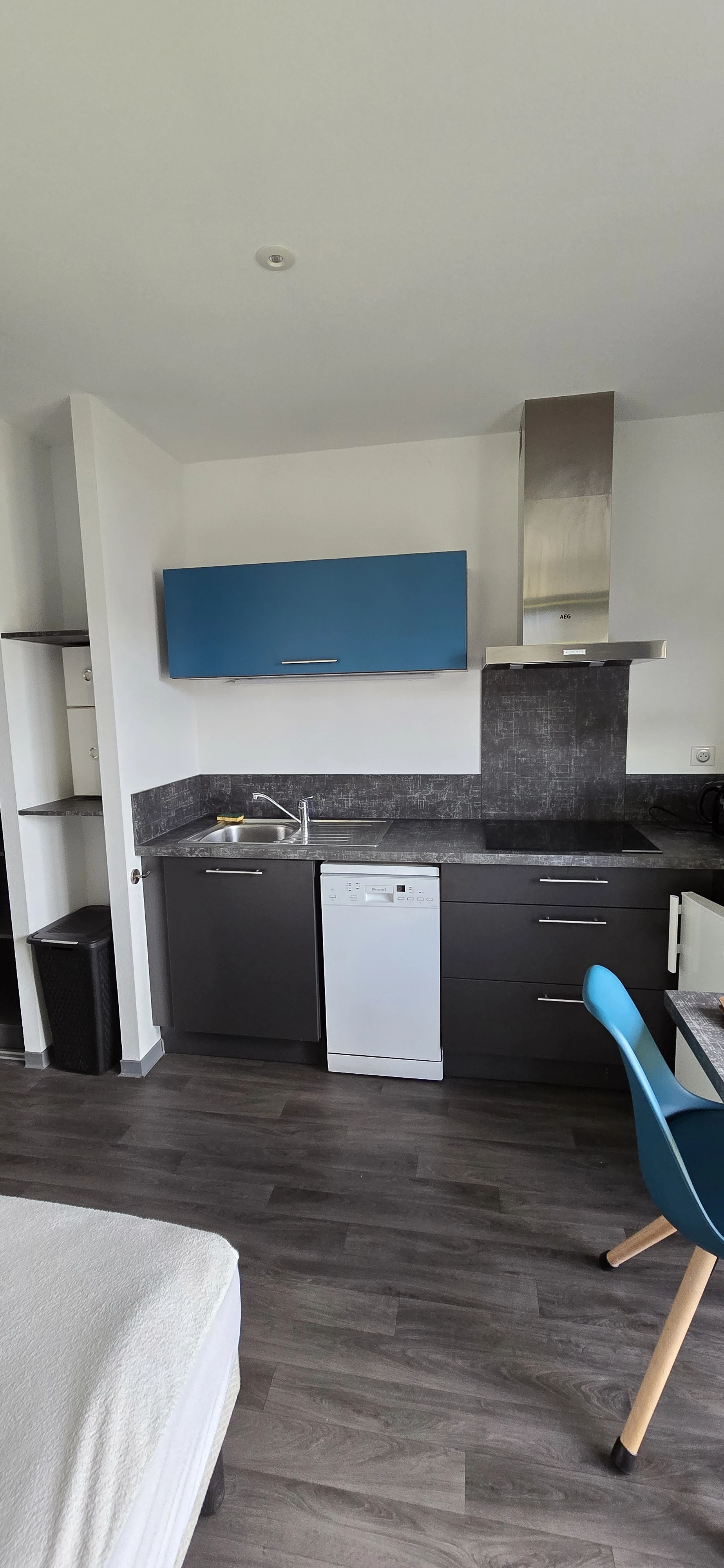 int&eacute;rieur de studio &eacute;quip&eacute; &agrave; montbeliard