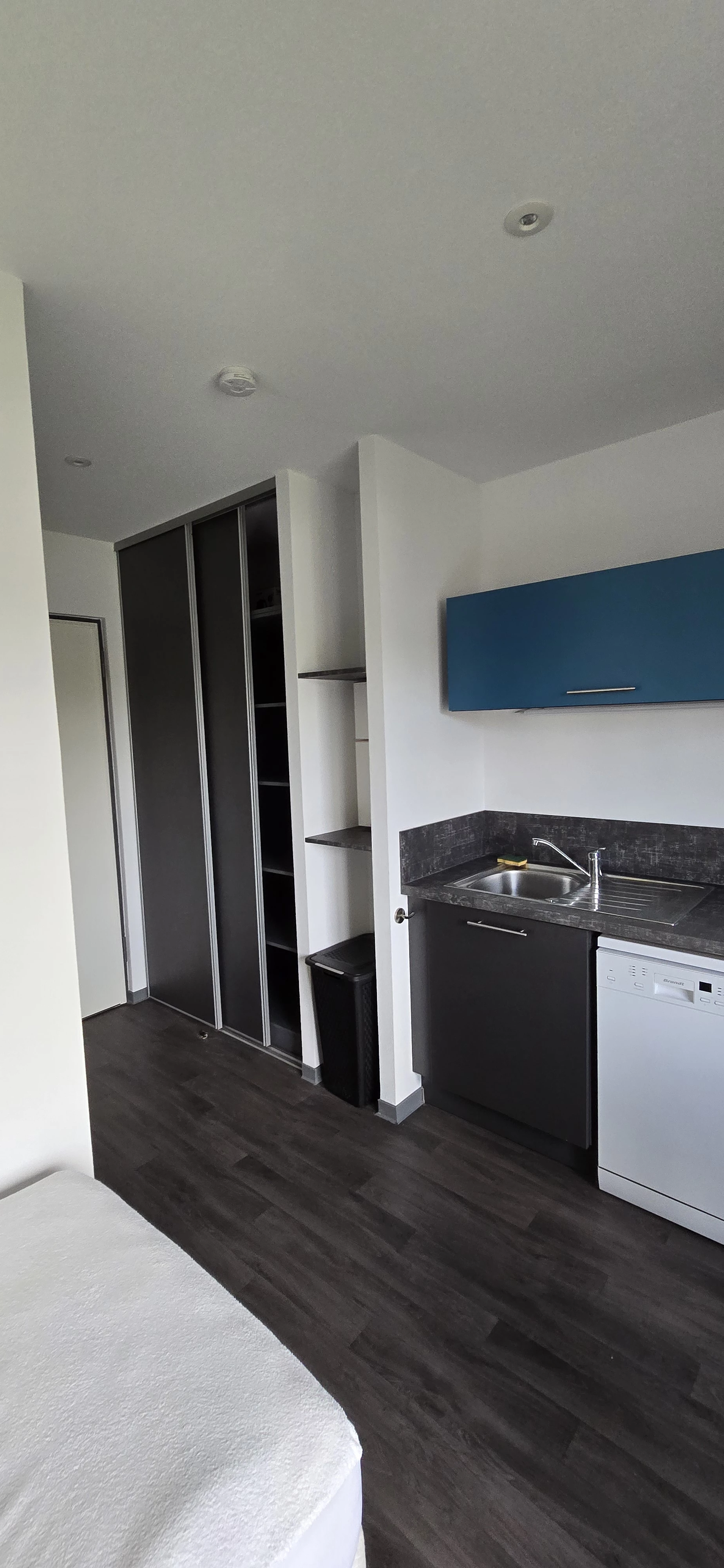 int&eacute;rieur de studio &eacute;quip&eacute; &agrave; montbeliard